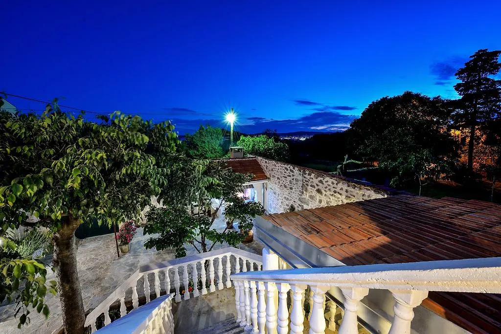 Holiday Home Sudinjevi Dvori Sukošan Kroatien