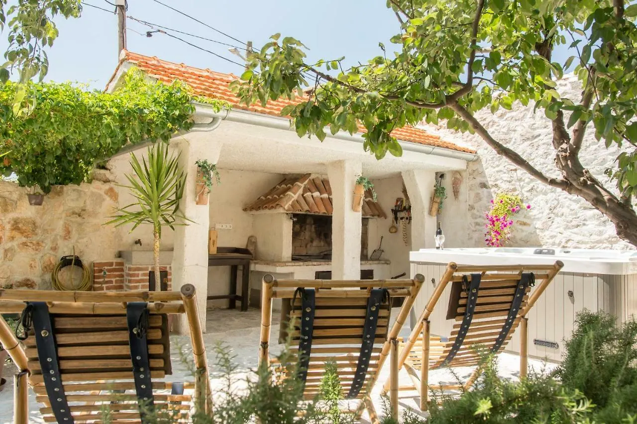 Holiday Home Sudinjevi Dvori Sukošan Kroatien